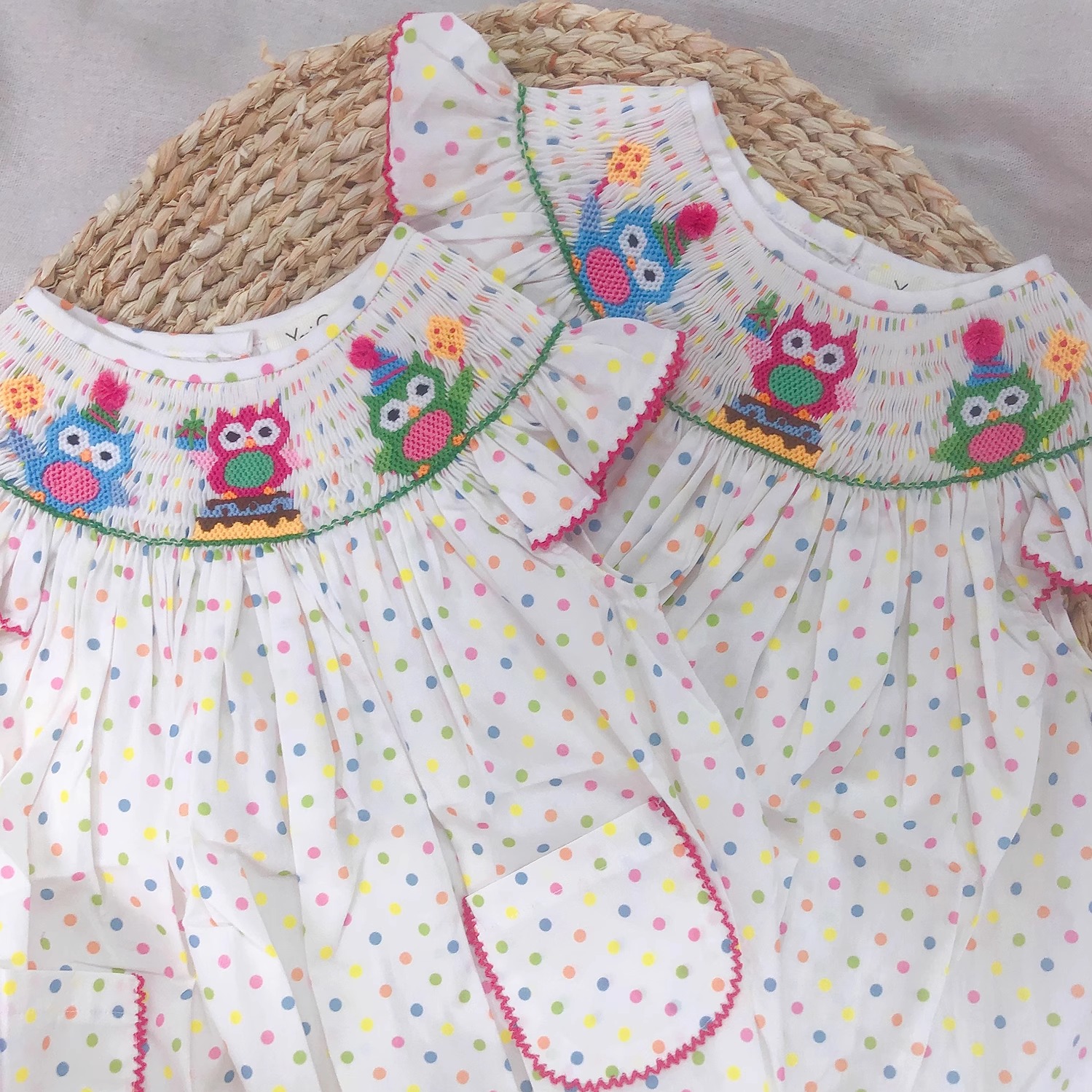 猫头鹰打揽包屁衣夏季女童飞袖连衣裙手工刺绣纯棉彩色波点可爱