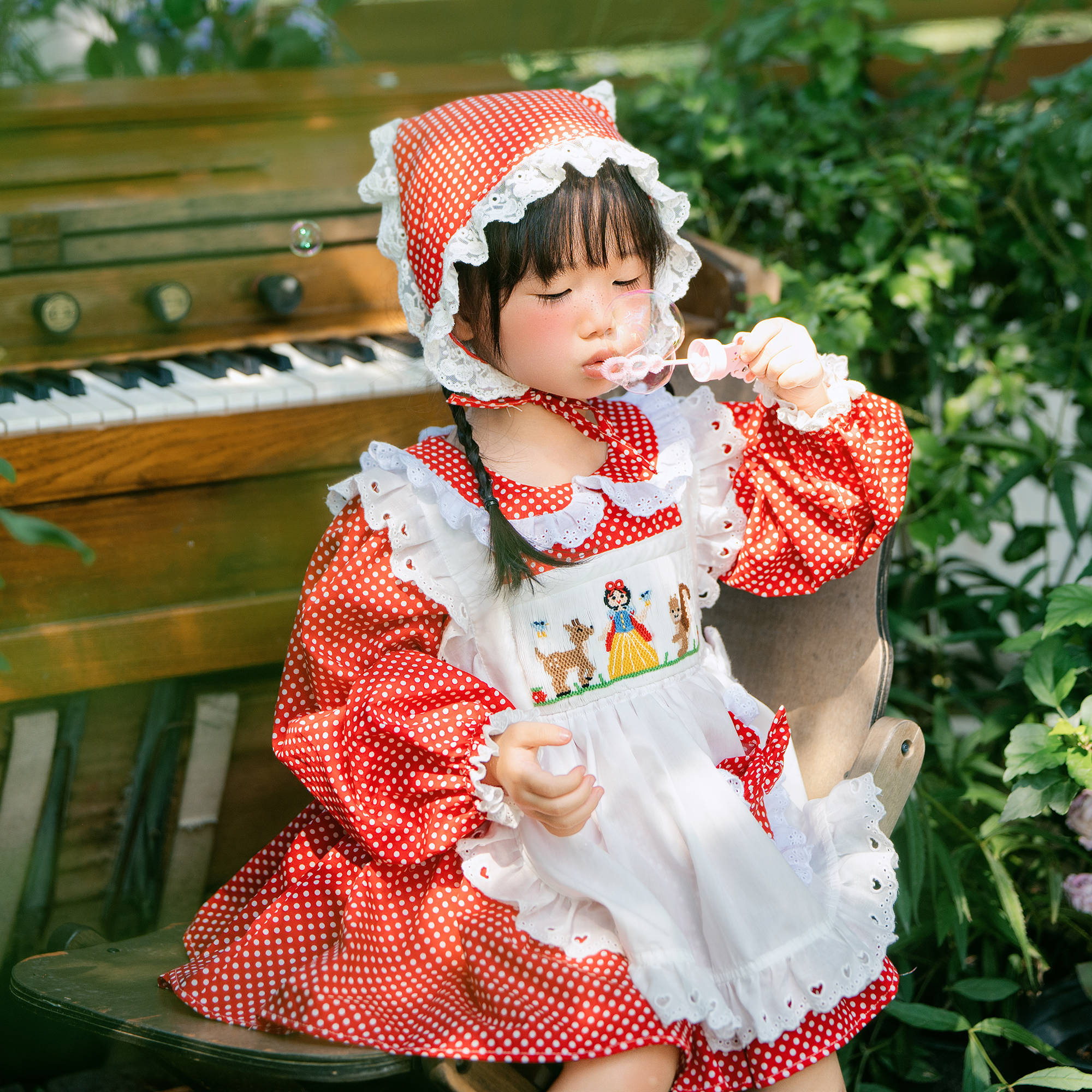 萝莉手工刺绣白雪公主打揽裙