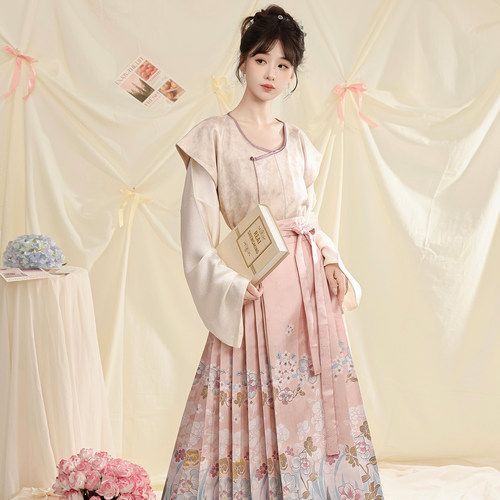 素羽华裳 酥糖 日常改良唐褙子汉服女古灵精怪妆花马面裙秋季套装