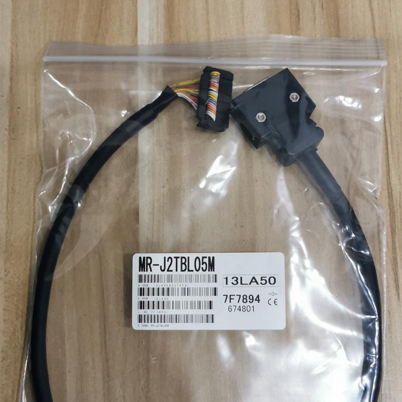 * MR-J2TBL05M 1M 2M 3M 三菱 MR-J2S 伺服线 带端子台 3M 10320