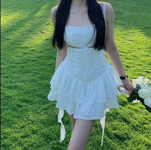 樊樊繁复镂空绣花收腰小白裙女性感设计感小众减龄法式连衣裙