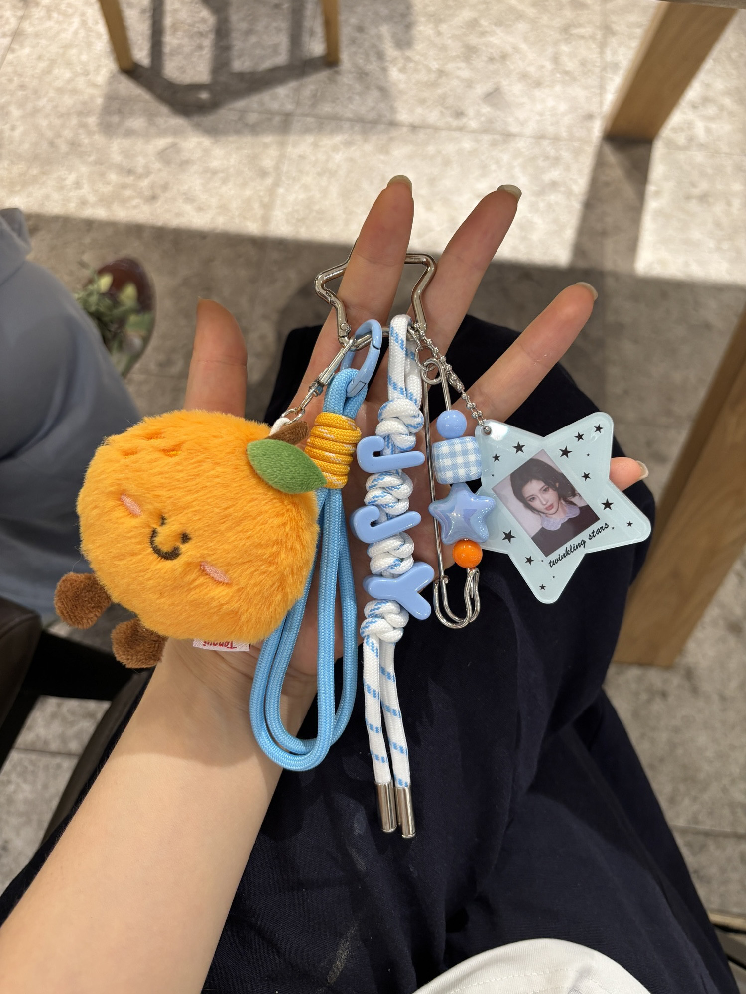 蜜橘专属鞠婧祎蓝色应援字母包包挂件包挂应援书包编绳包挂带照片图片