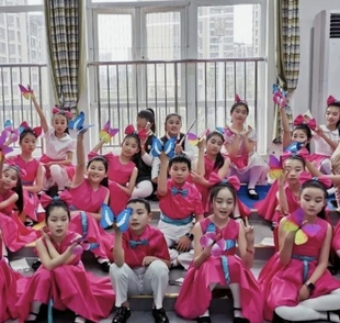 六一用蝴蝶泉边舞蹈道具蝴蝶指环戒指蝴蝶手指蝴蝶学校幼儿园表演