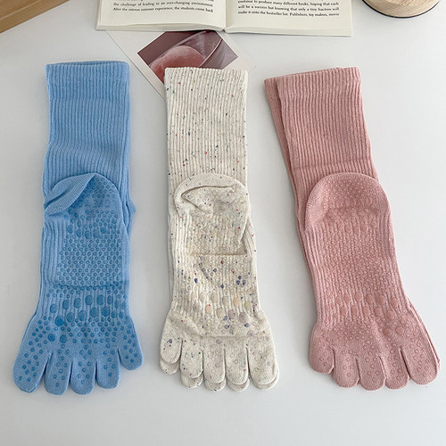 纯色瑜伽袜子女防滑专业五指袜跳操运动袜中筒普拉提专用袜长筒潮