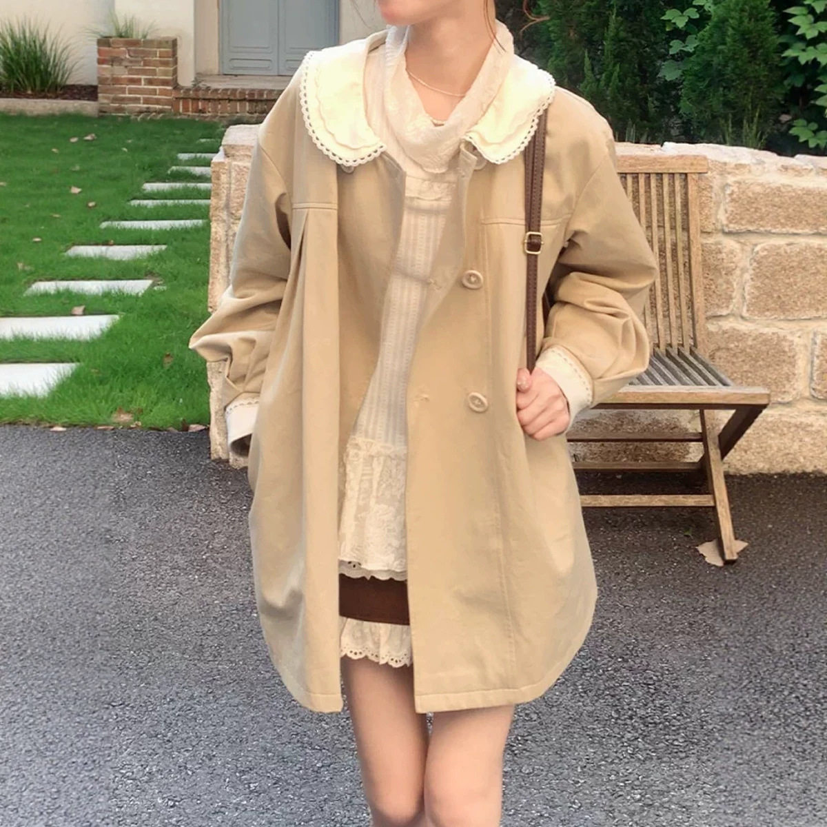 秋日奶杏 韩系少女双层刺绣花边娃娃领蝴蝶结A字秋季风衣宽松外套