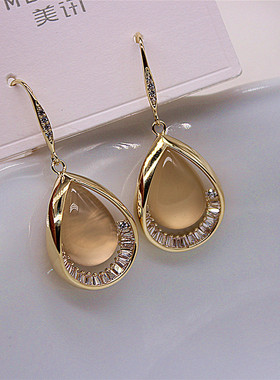 天使之眼耳环轻奢高级感气质2025年新款潮小众设计耳饰猫眼石耳坠