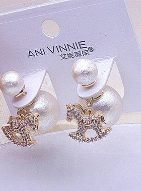 新年前后珍珠耳钉本命年新中式马年耳环爆款过年红色小马耳钉耳饰