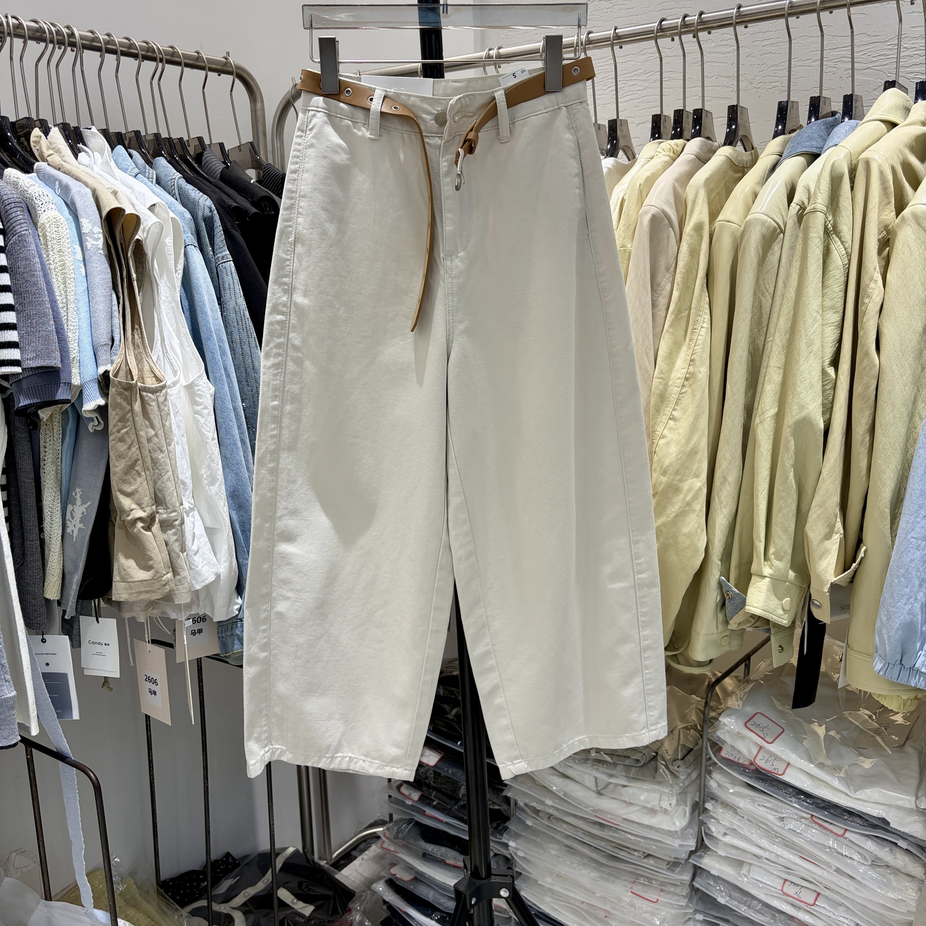 欧洲站2026春季新款欧货时尚百搭宽松皮带高腰牛仔阔腿裤5985