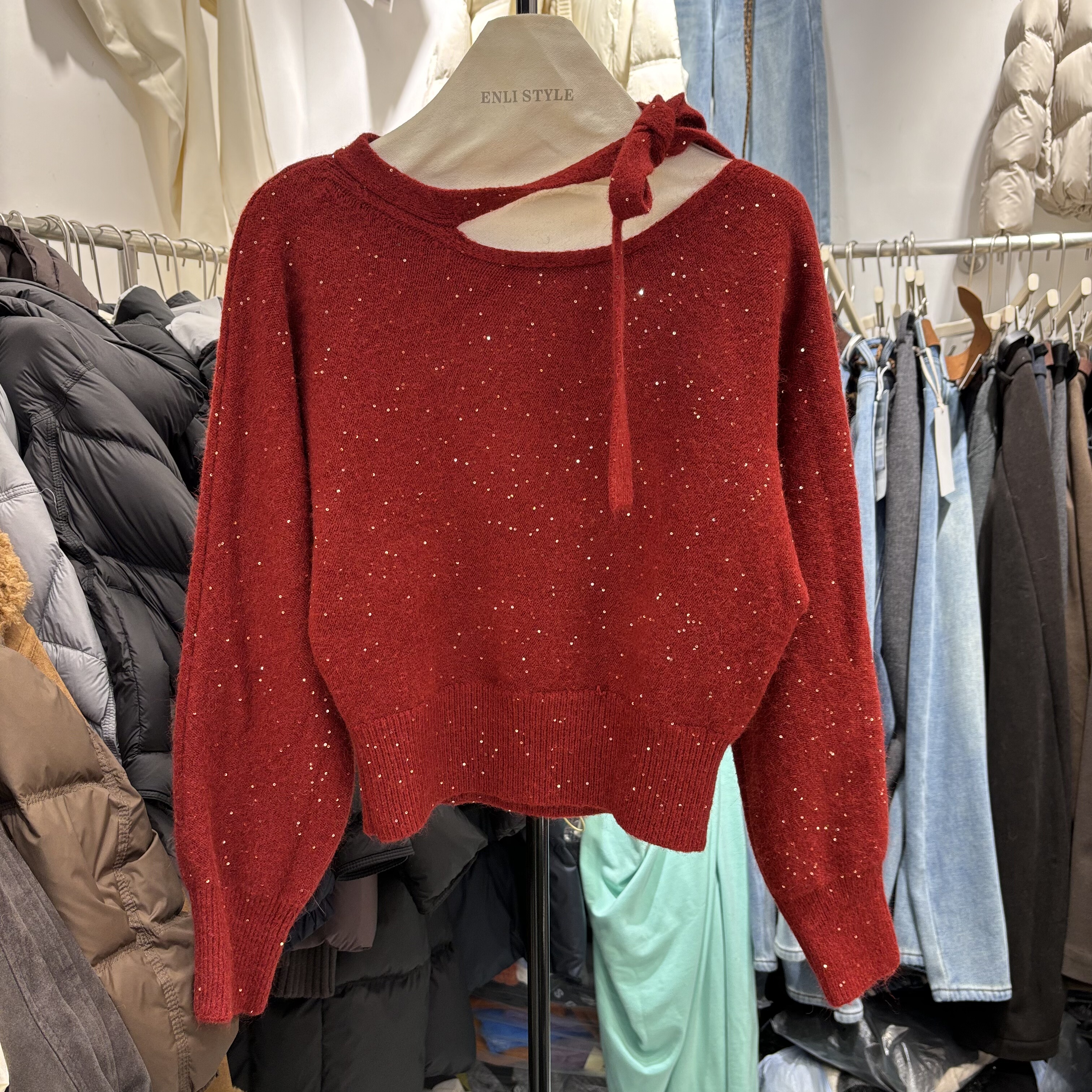 欧洲站2025冬季新款欧货女装轻熟简约风亮片挂脖斜领针织衫潮