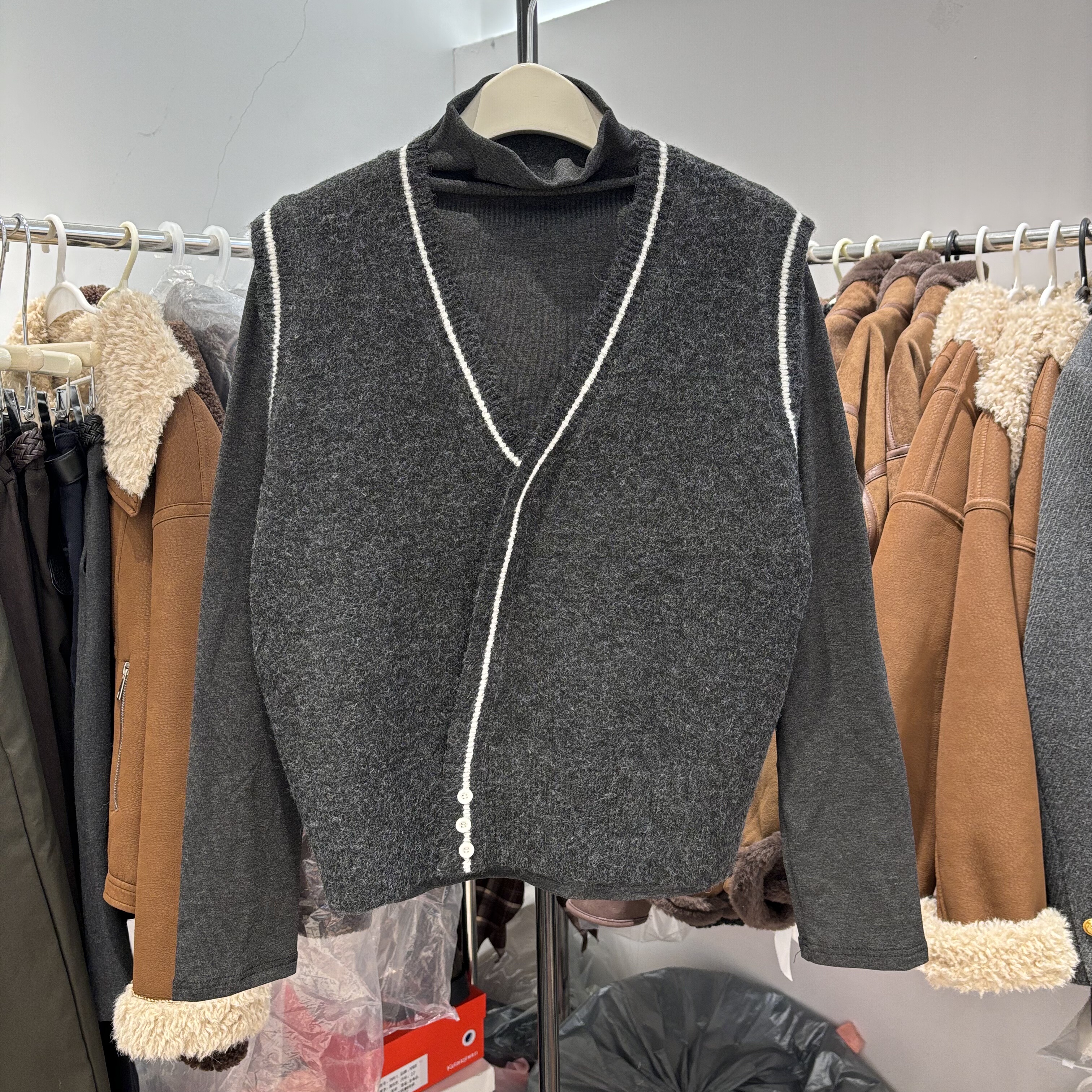 高领细针织打底衫+拼色条V领无袖毛衣马夹叠穿两件套上衣女装