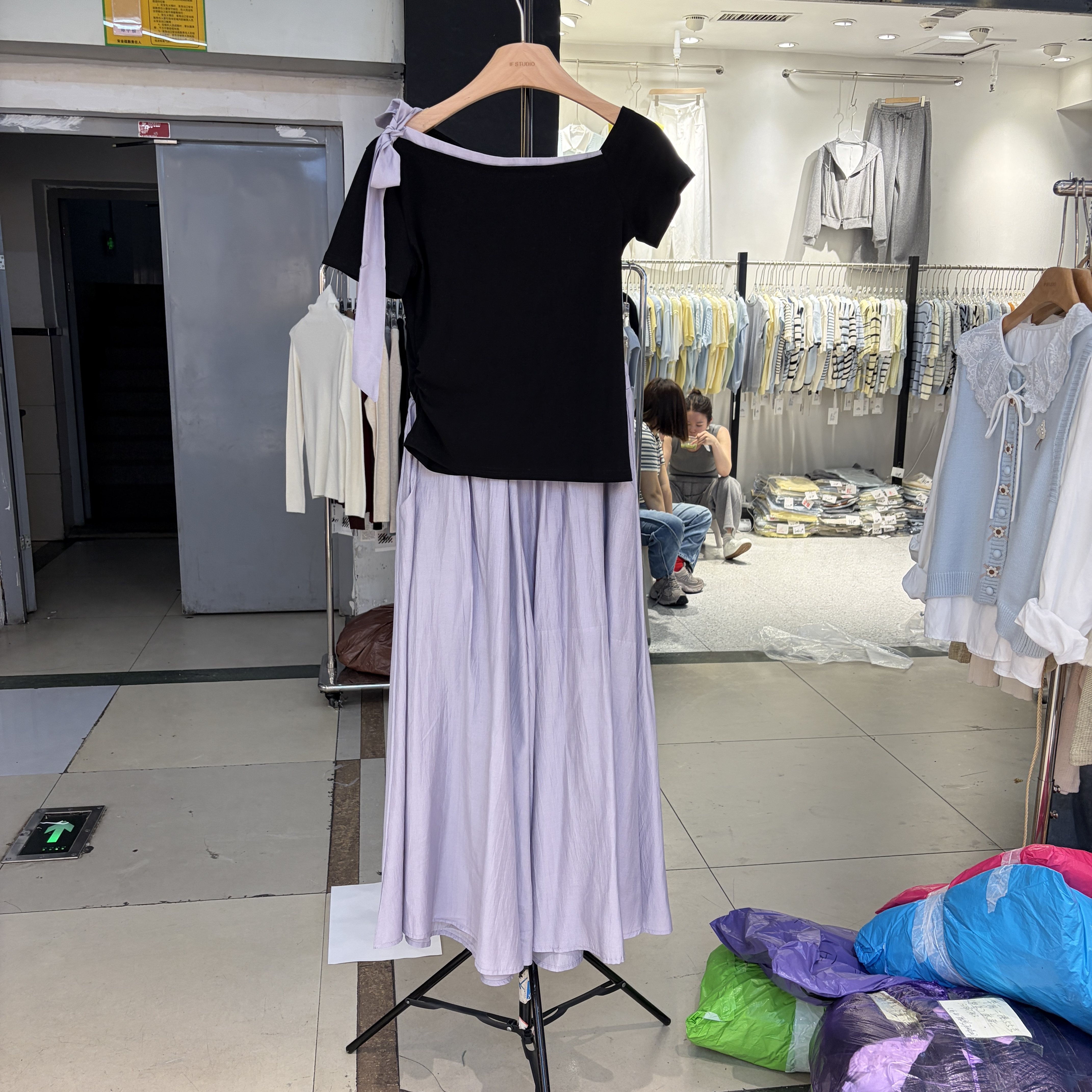 撞色连衣裙女2026新款夏季露肩一字领小个子裙裤叠穿两件套装裙子