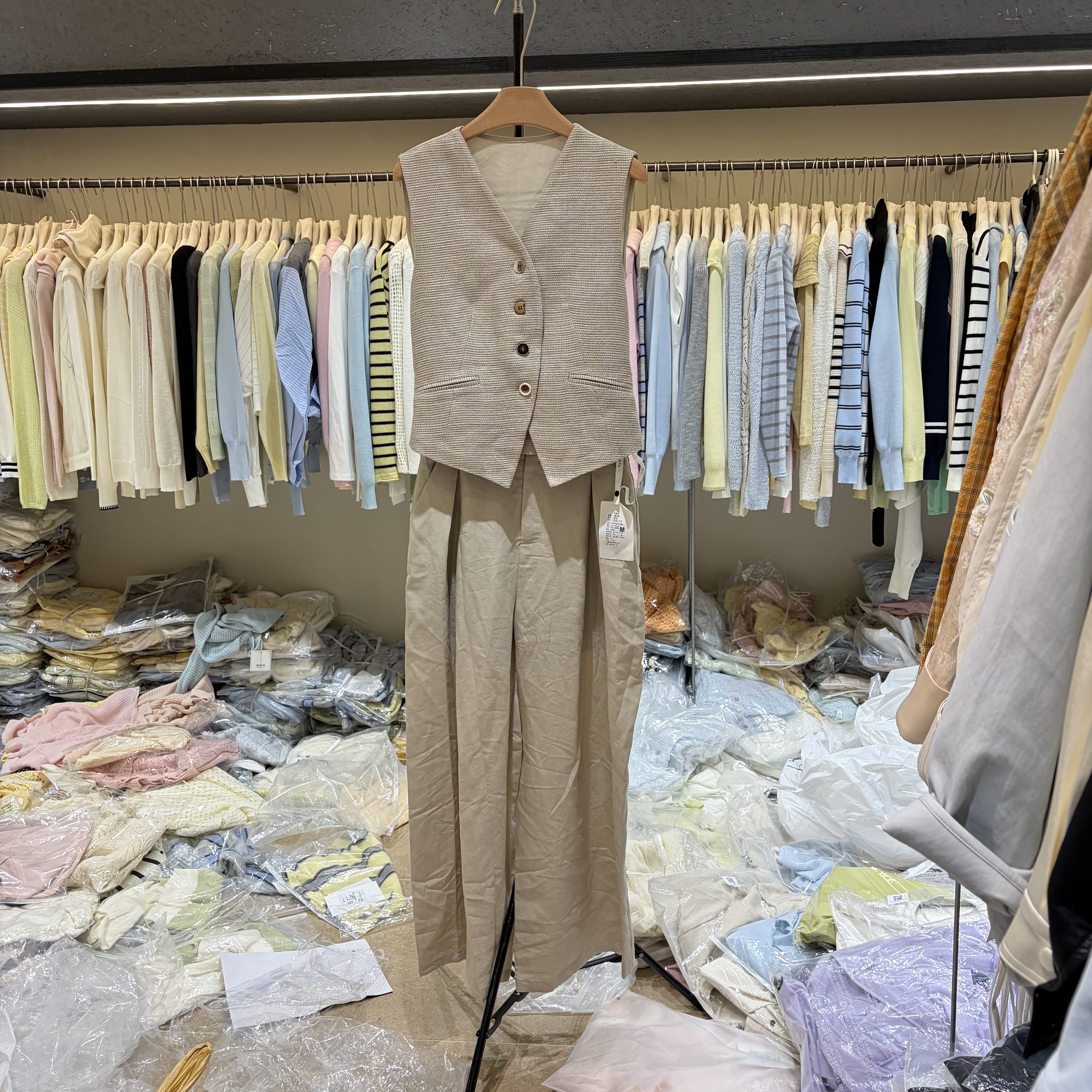 2026春季新款老钱风亚麻马甲女夏修身薄款单排扣背心两件套26019