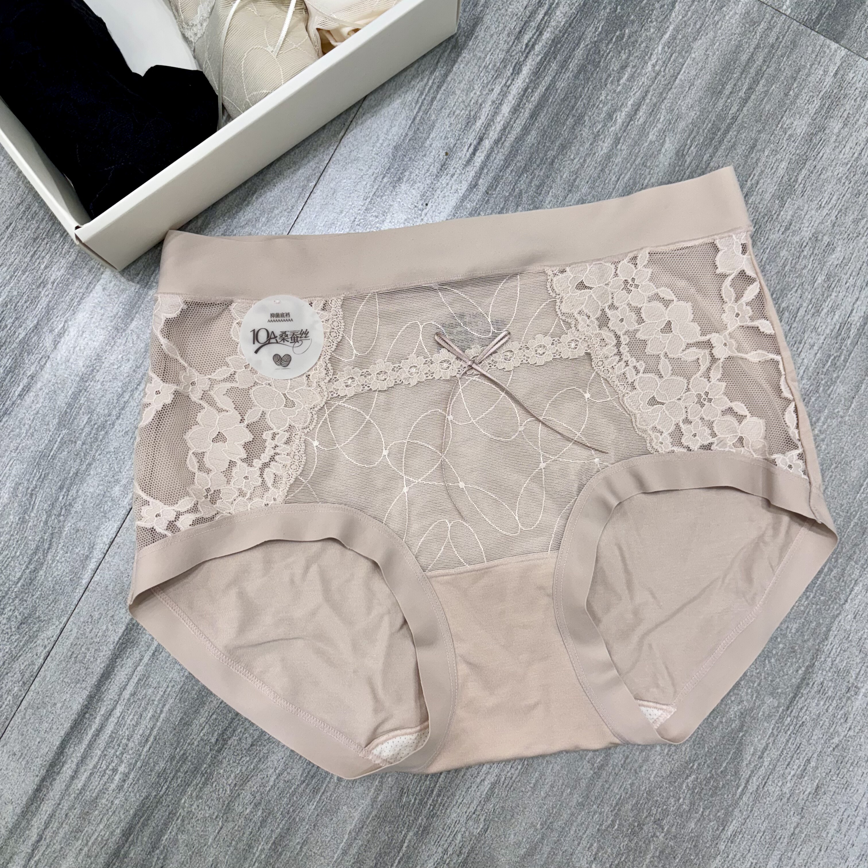 四季零感莫代尔蕾丝无痕边中高腰包臀抗菌三角内裤短裤女士12953