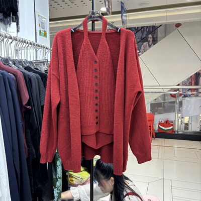 软糯慵懒风气质温柔针织开衫女秋新款复古挂脖吊带叠穿毛衣两件套