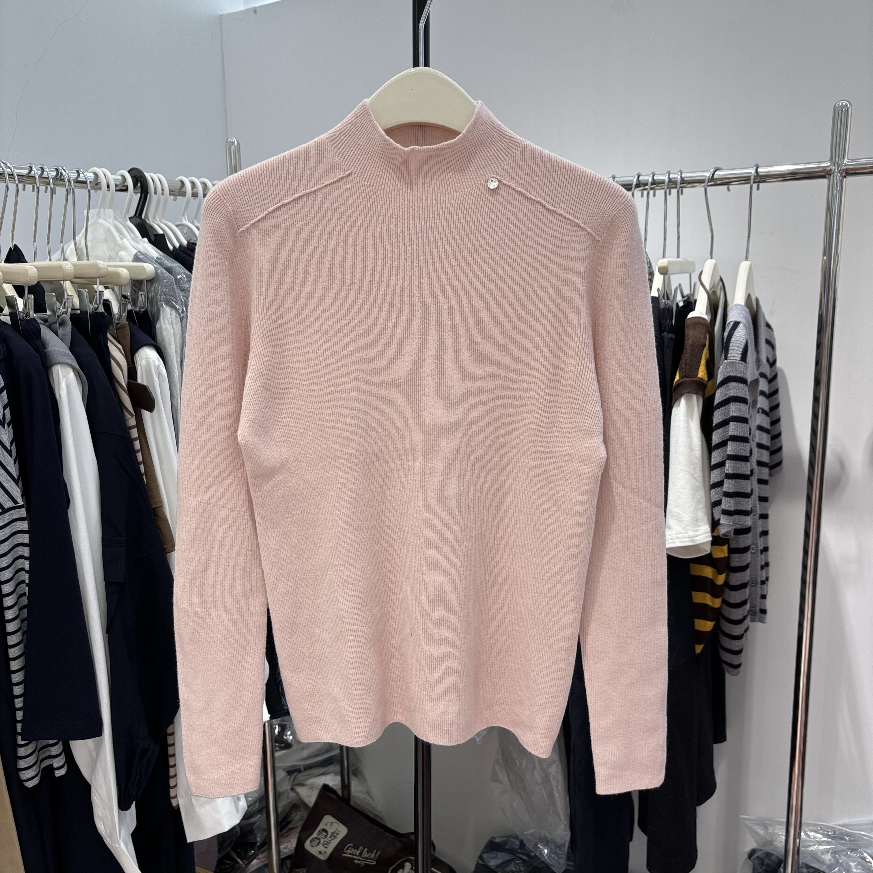 韩系休闲软糯半高领贝壳片纯色简约针织衫2025冬显瘦打底衫23711