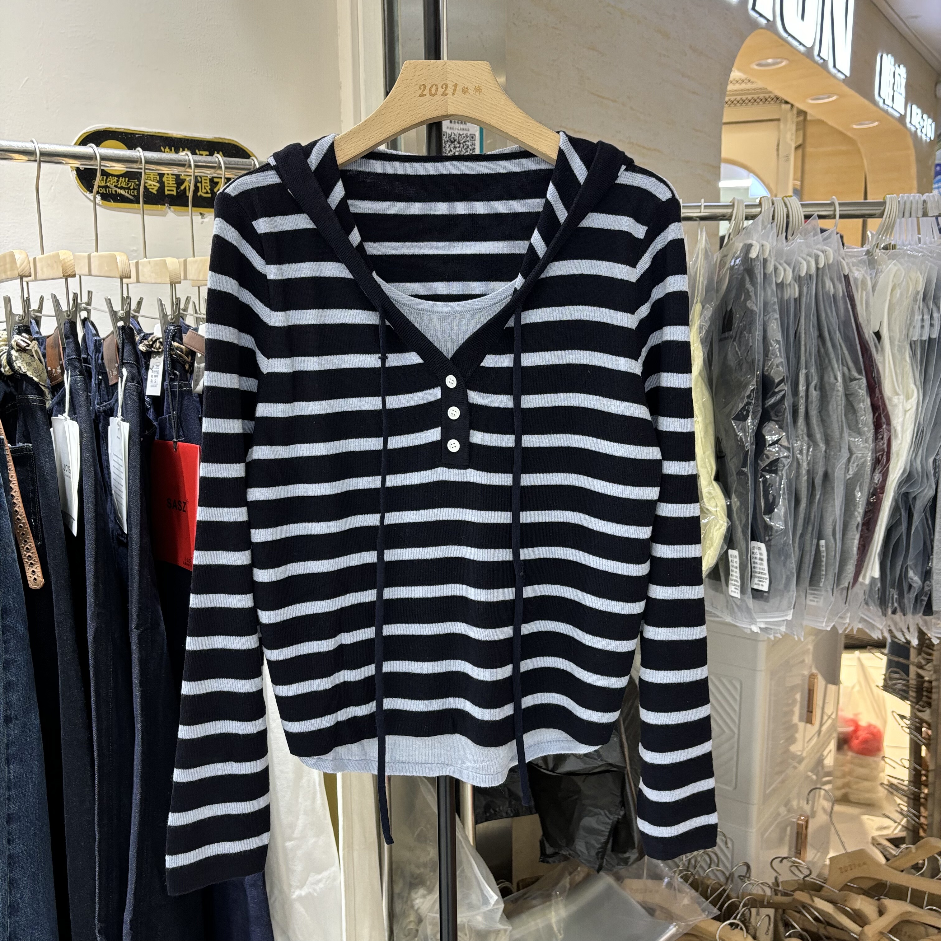 2025新款韩版百搭抽绳连帽拼接假两件针织衫女条纹撞色上衣潮5752