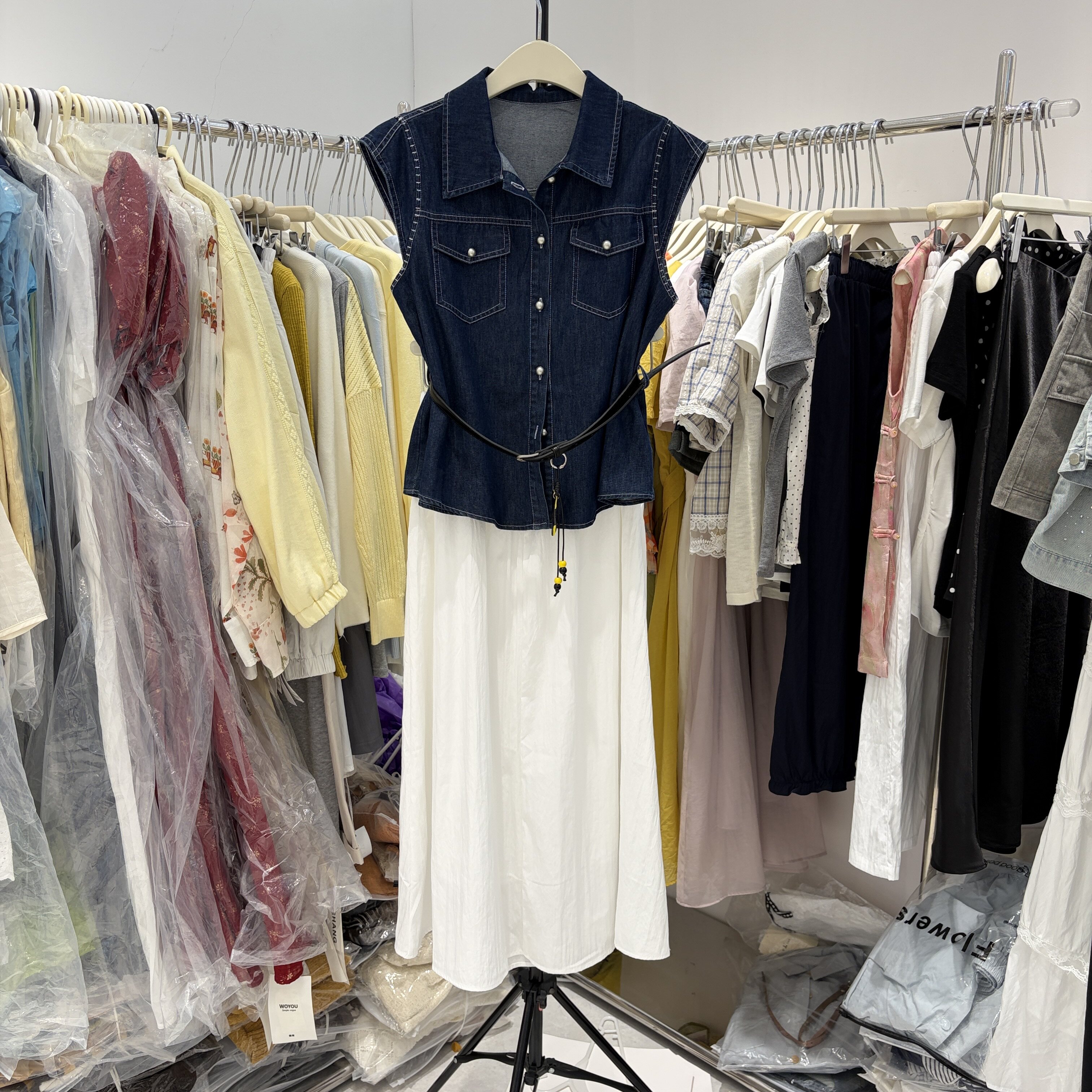 巨好看的穿搭一整套无袖牛仔衬衫半身裙小个子盐系轻熟两件套装裙