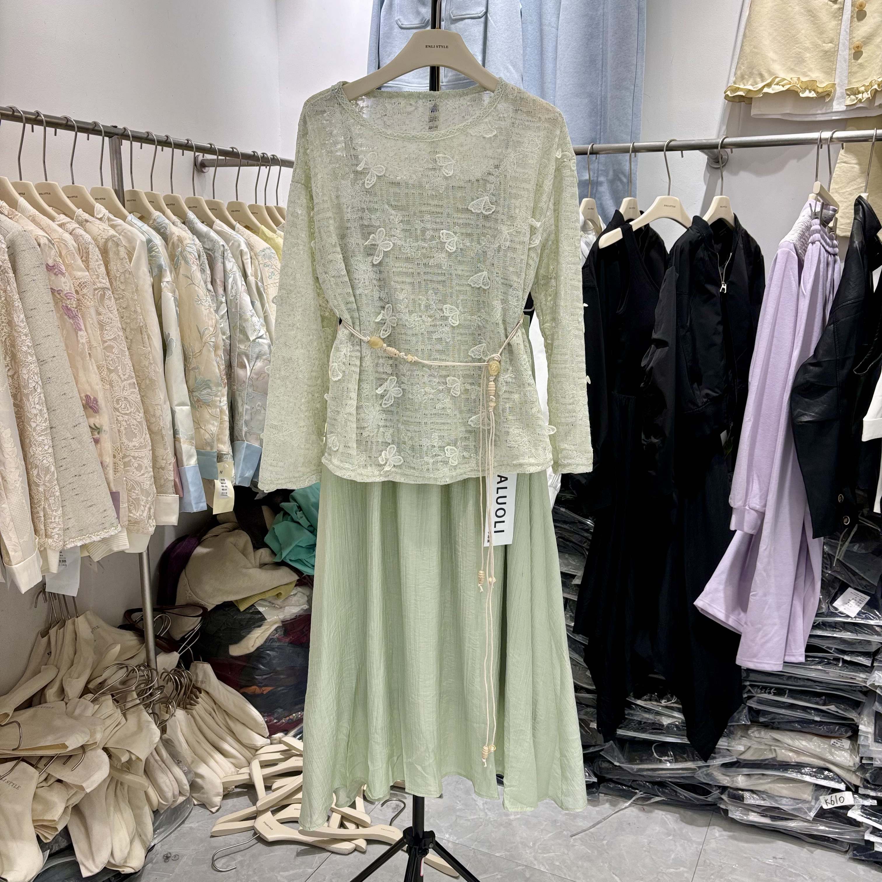 2026早春秋法式减龄洋气打底吊带背心防晒蕾丝衫半身裙三件套装女