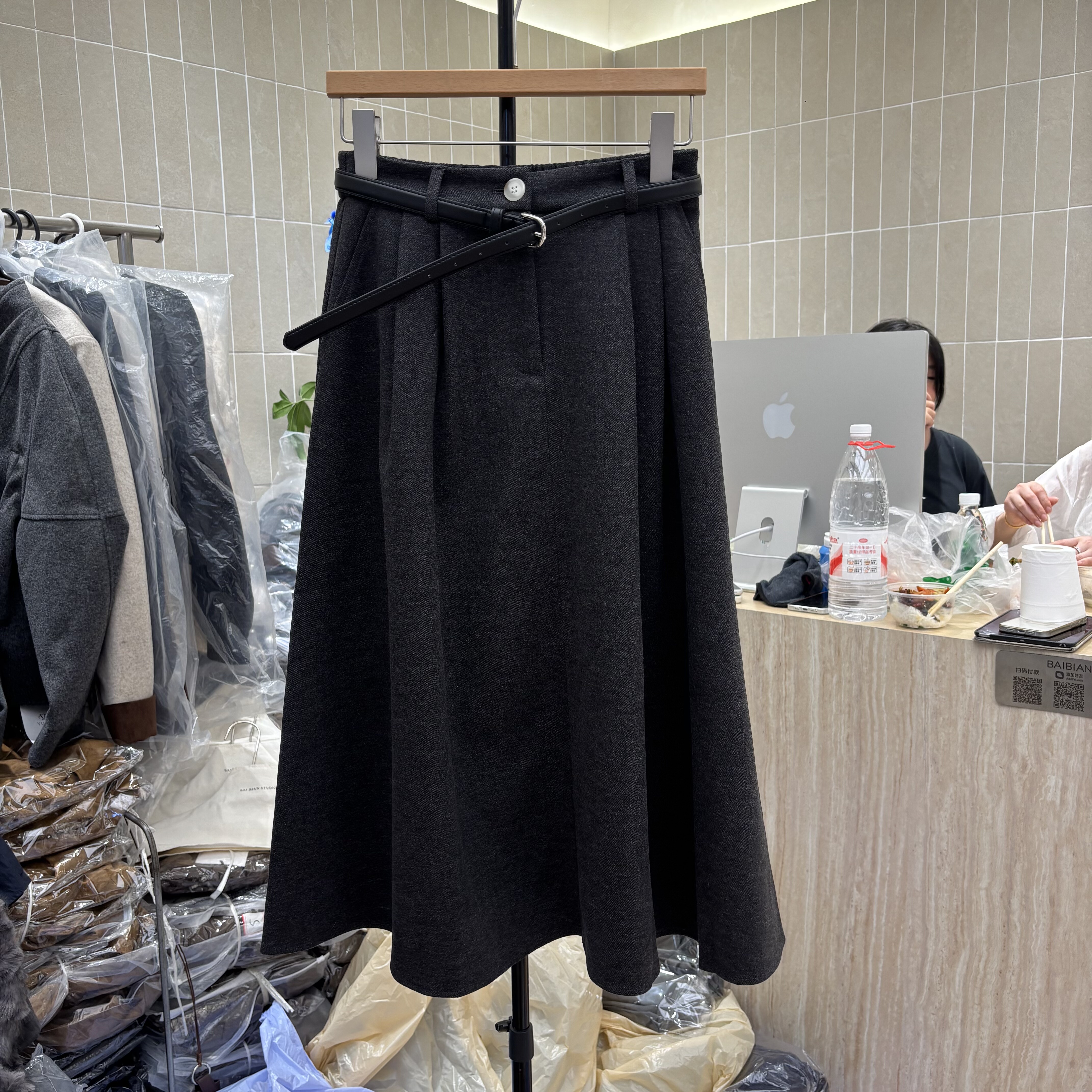 E时尚毛呢加厚松紧高腰半身裙女秋遮胯显瘦中长款大摆伞裙9225-1
