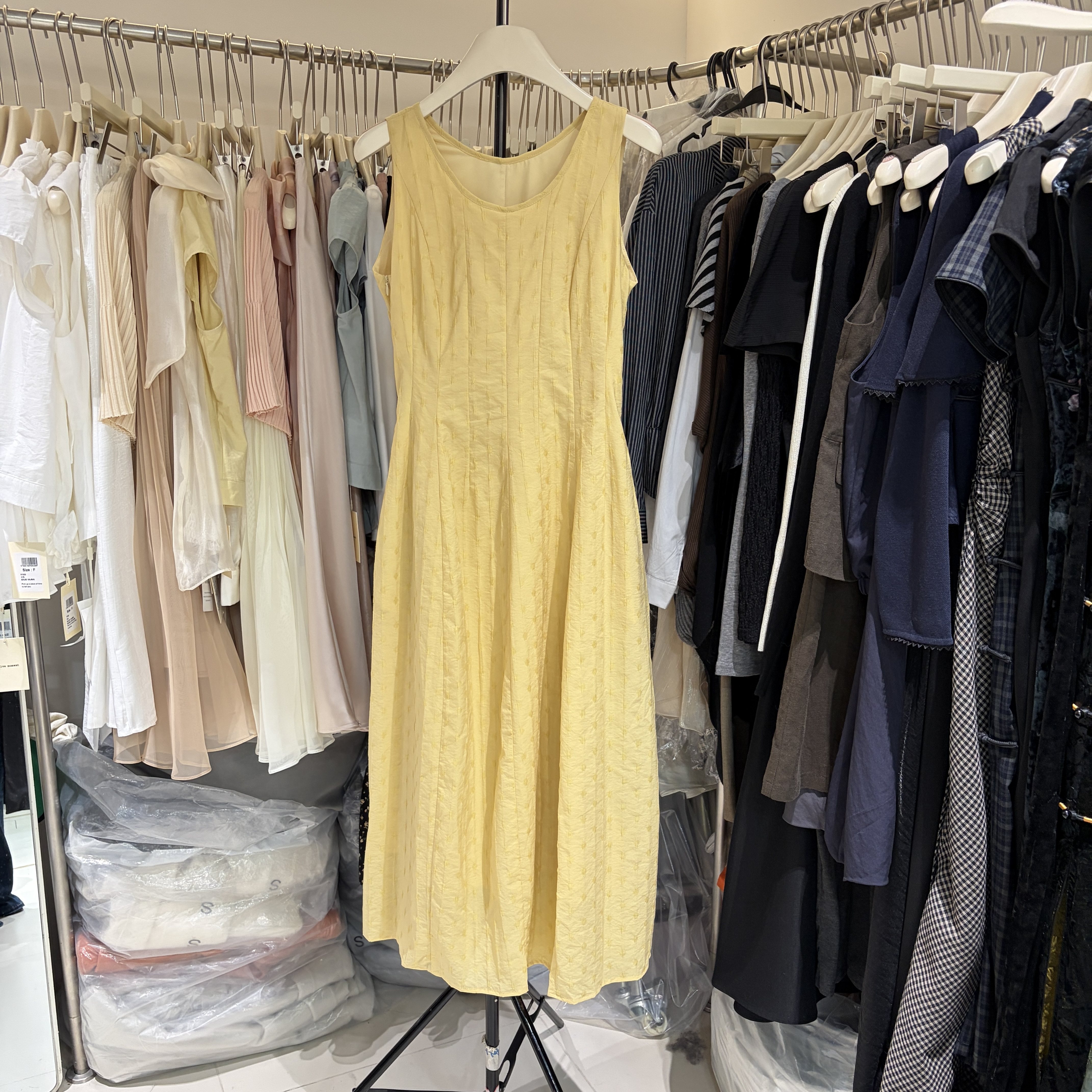 小蛮腰2026夏季新款韩版时尚百搭宽松显瘦洋气圆领无袖背心连衣裙