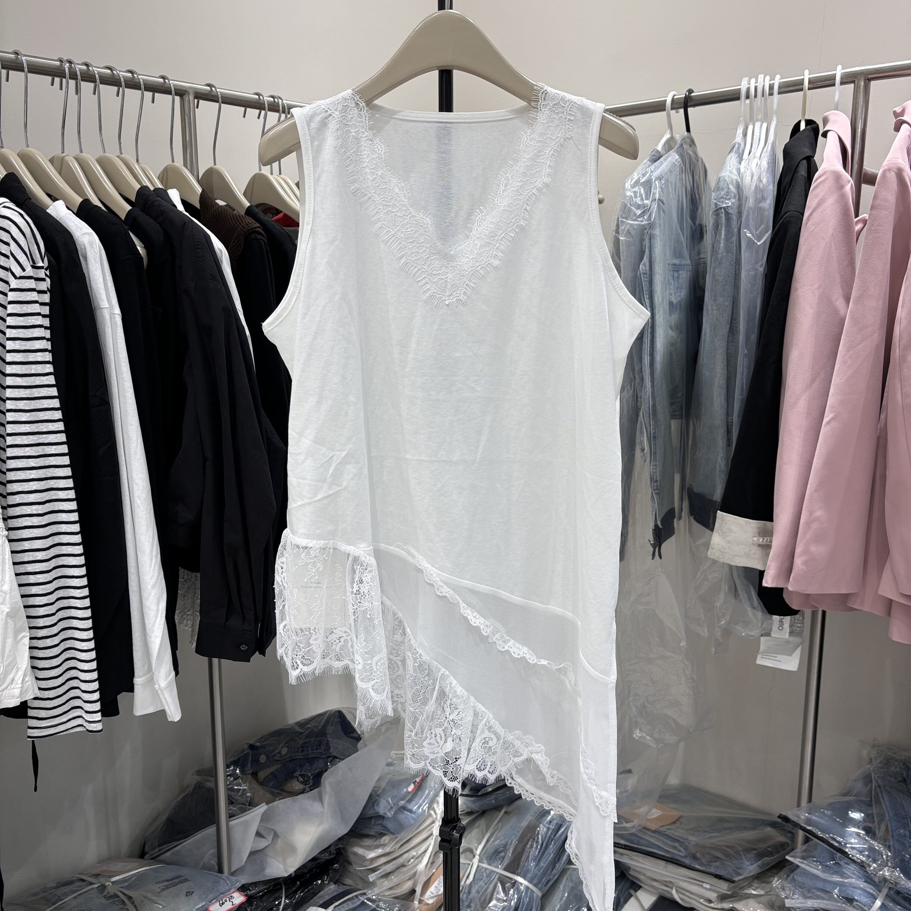 V领蕾丝边不规则长背心女十三行2026早春新款叠穿无袖上衣内搭潮