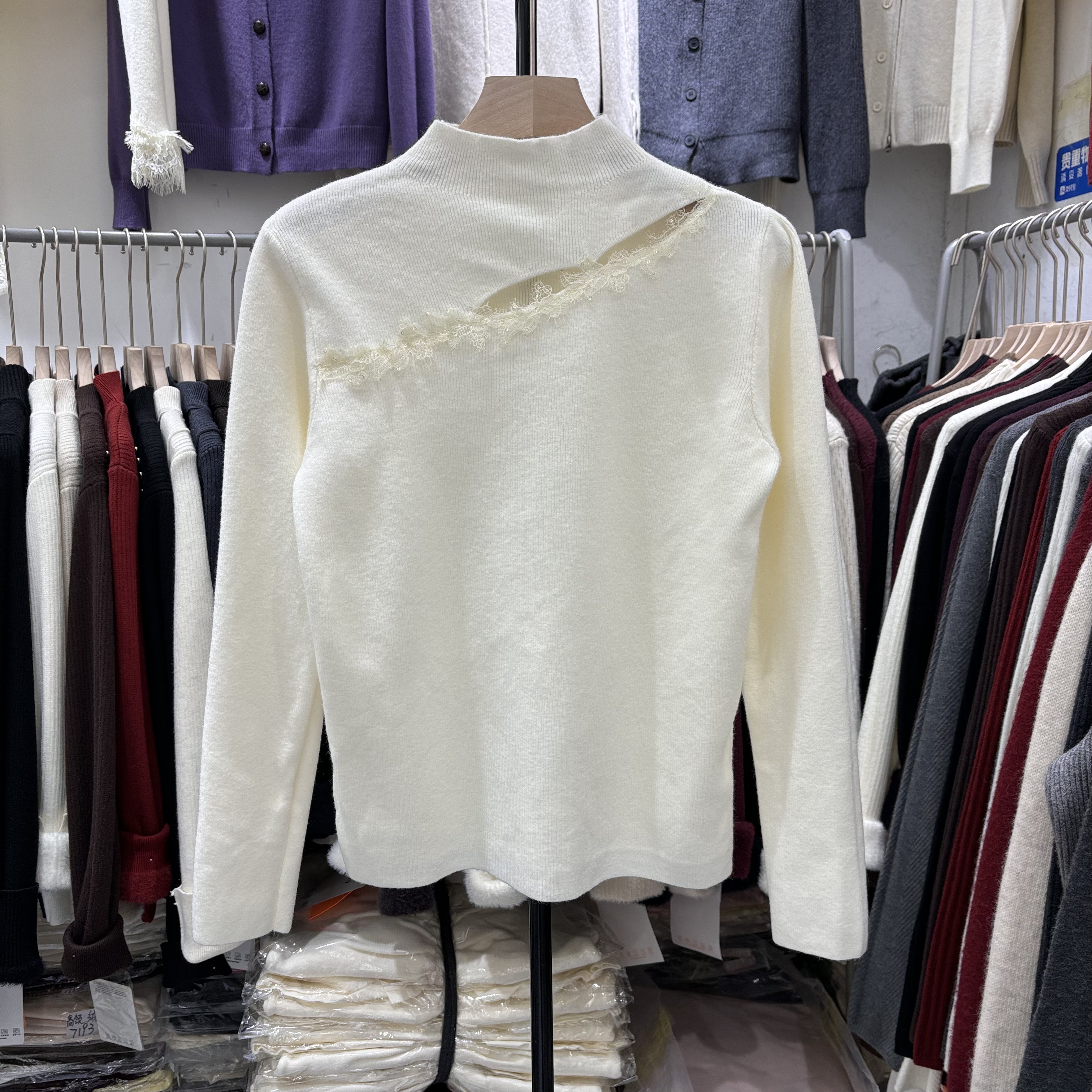 时尚洋气半高领镂空亮片蕾丝拼接针织衫女修身显瘦百搭打底羊毛衣