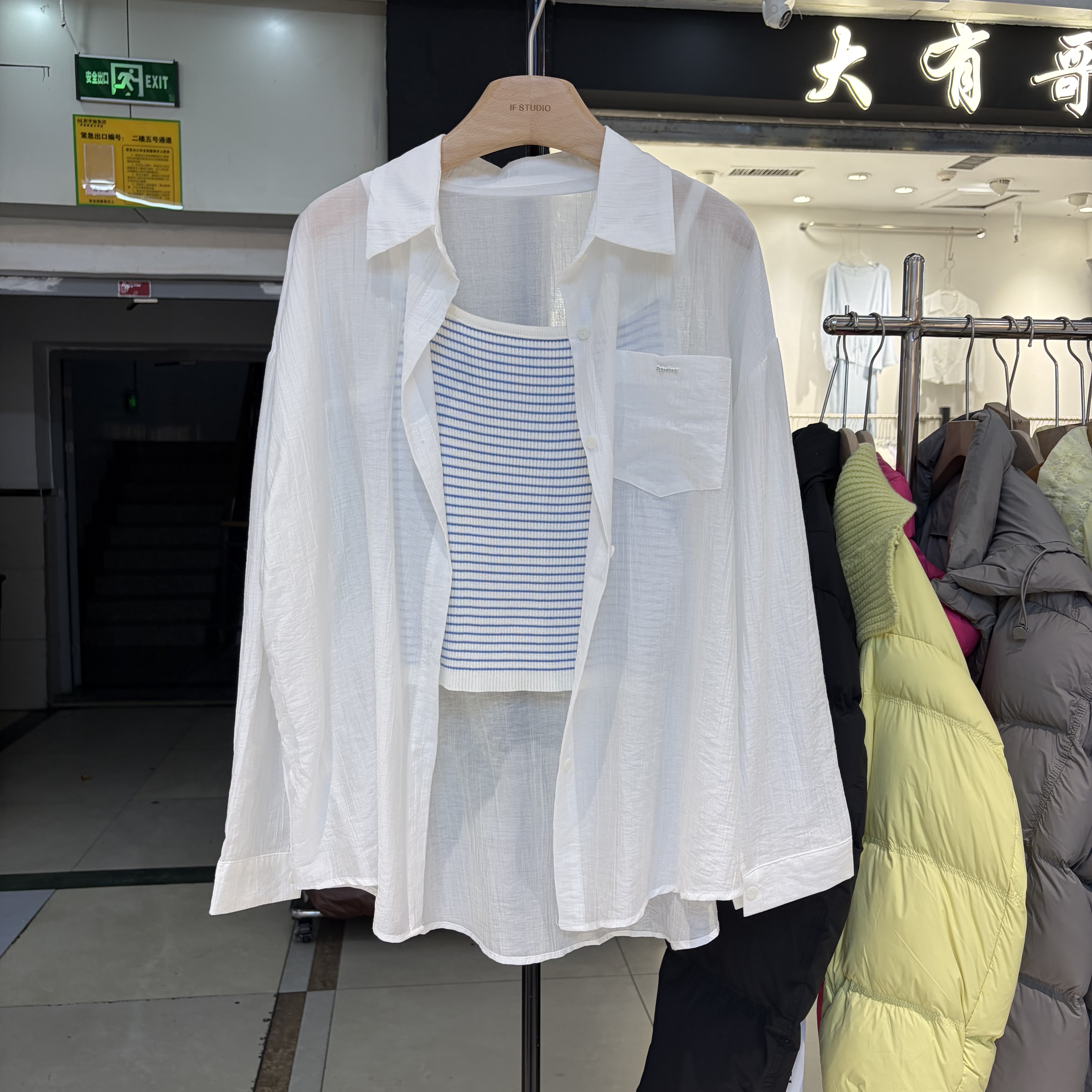 2026春装新款薄款宽松衬衫女条纹吊带背心韩系氛围感两件套