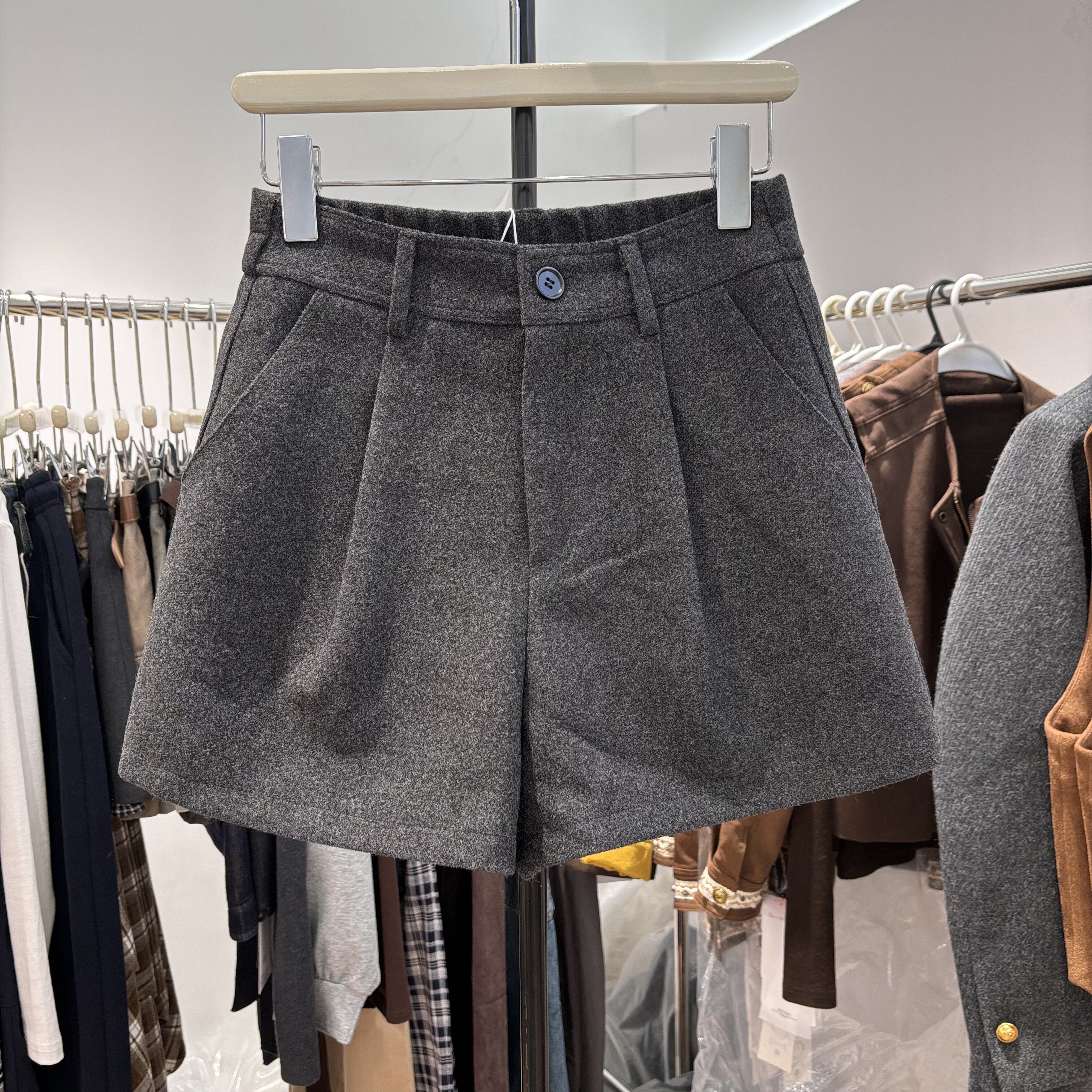 2025秋冬新款韩版时尚后松紧高腰加厚休闲裤毛呢阔腿短裤子88D72