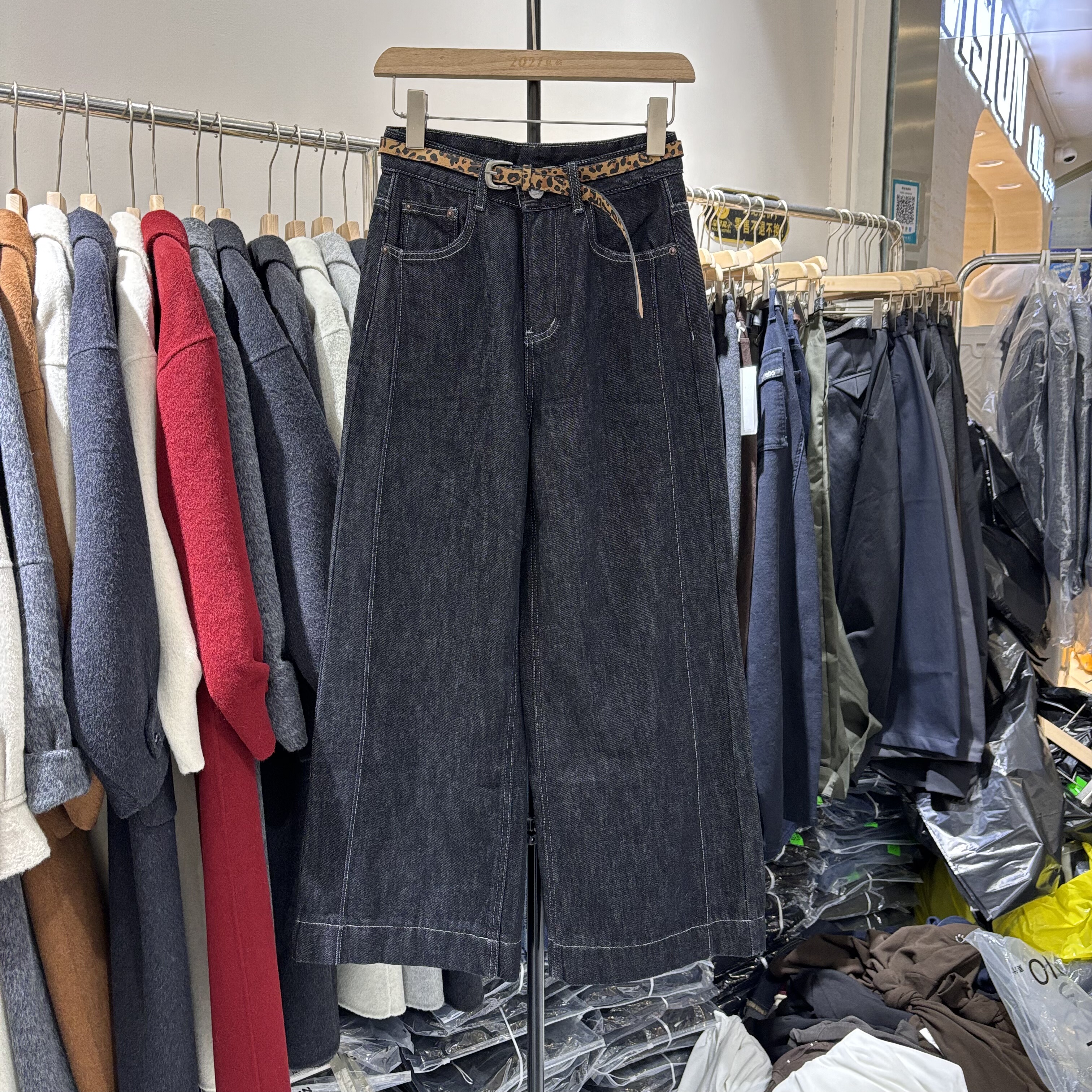 2025秋冬款高腰显瘦底加绒直筒裤女百搭宽松显瘦阔腿牛仔裤潮5396
