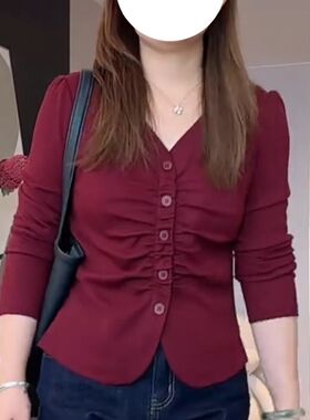 大码别致褶皱纽扣V领长袖T恤女春秋新款胖mm显瘦打底衫上衣240斤