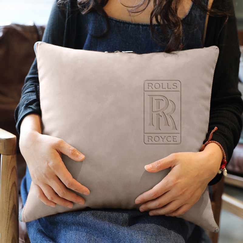 劳斯莱斯专用高档汽车车标抱枕被子两用车上用品折叠枕头午休被子