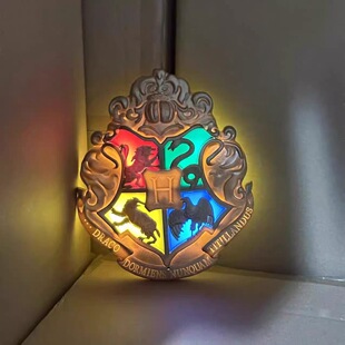 哈利波特魔法学院霍格沃茨徽章壁挂装饰摆件氛围灯魔法棒带音效
