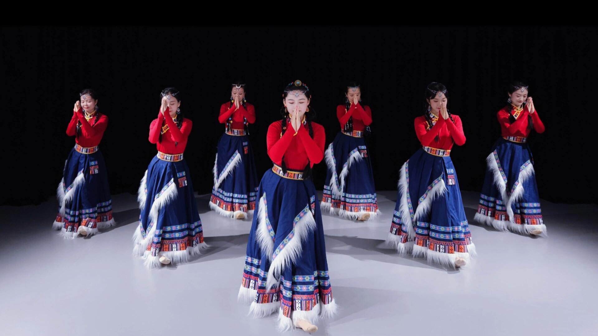 藏族舞蹈练习大摆裙艺考学生练功藏族演出服装民族舞蹈次仁拉索