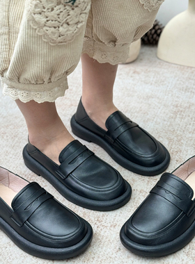真皮单鞋女皮鞋软底一脚蹬中年妈妈女鞋乐福鞋牛皮工作鞋黑色宽头
