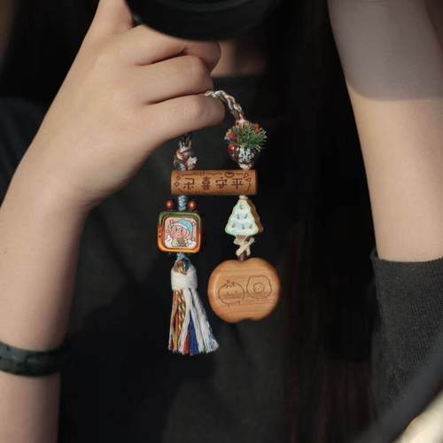 崖柏苹果搭配黄金檀彩绘圣诞树彩虹木星星人机器人桃木平安喜乐