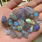 2月27日天然灰月光拉长石雕刻件小滴溜蓝光彩虹光DIY打孔备注