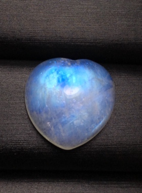 天然白月光爱心吊坠挂饰