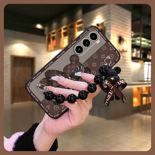 适用Itel A100手机壳小熊手链趣味简约散热新款青春黑珍珠挂饰创意情侣潮流软壳可爱奢华男女款卡通防尘个性