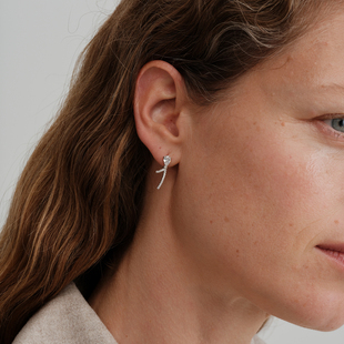 【CnHnOn脂肪商店】s925纯银梨形莫桑钻花簇简约现代感耳钉耳环