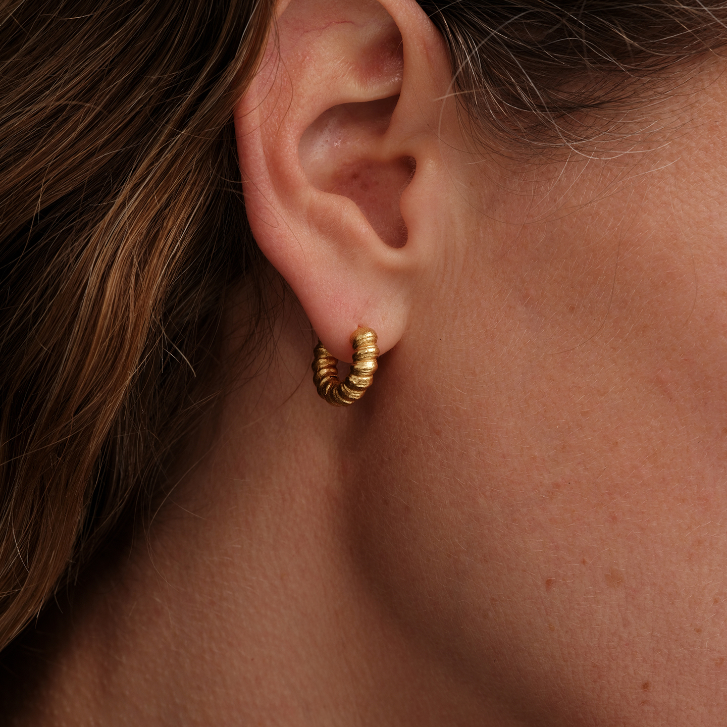 【CnHnOn脂肪商店】复古金纽纹麻花绳纹路简约时髦迷你耳圈耳钉