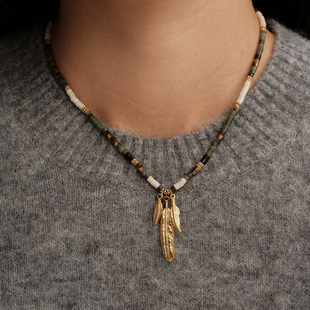 【CnHnOn脂肪商店】绿橄榄石串珠点缀金羽毛吊坠小众手工法式项链