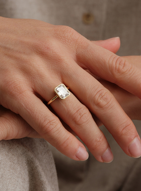 【CnHnOn脂肪商店】s925纯银3ct莫桑钻祖母绿切割剔透方钻戒指