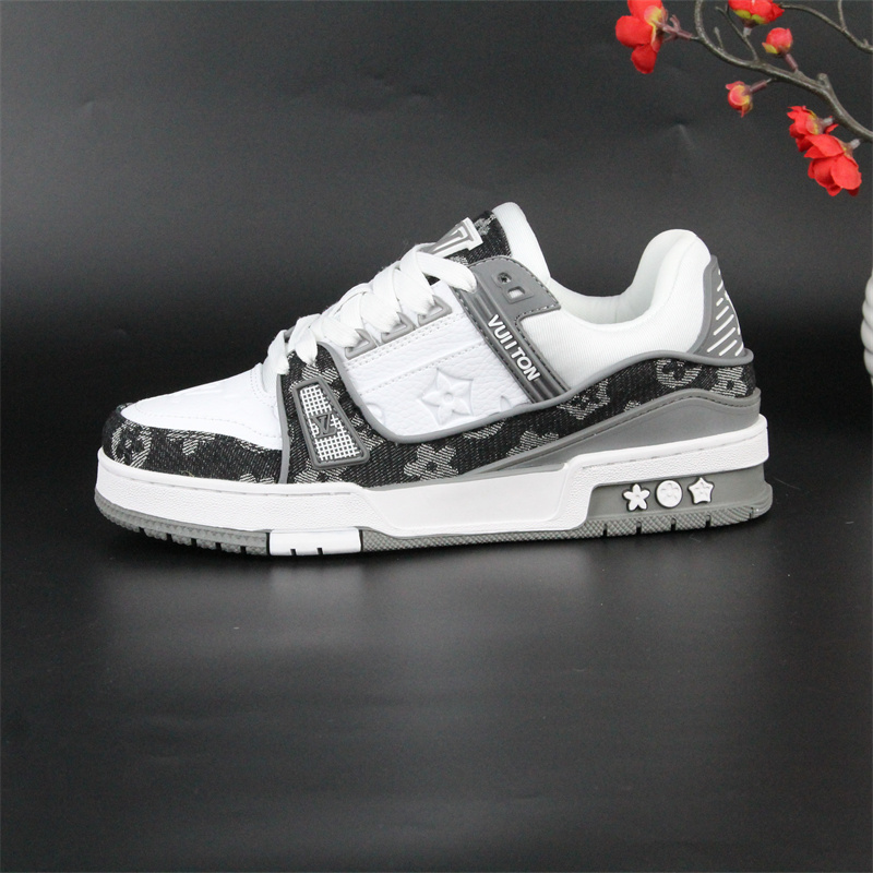 时尚百搭潮流男女同款运动板鞋学生校园青年舒适通勤爆款鞋子