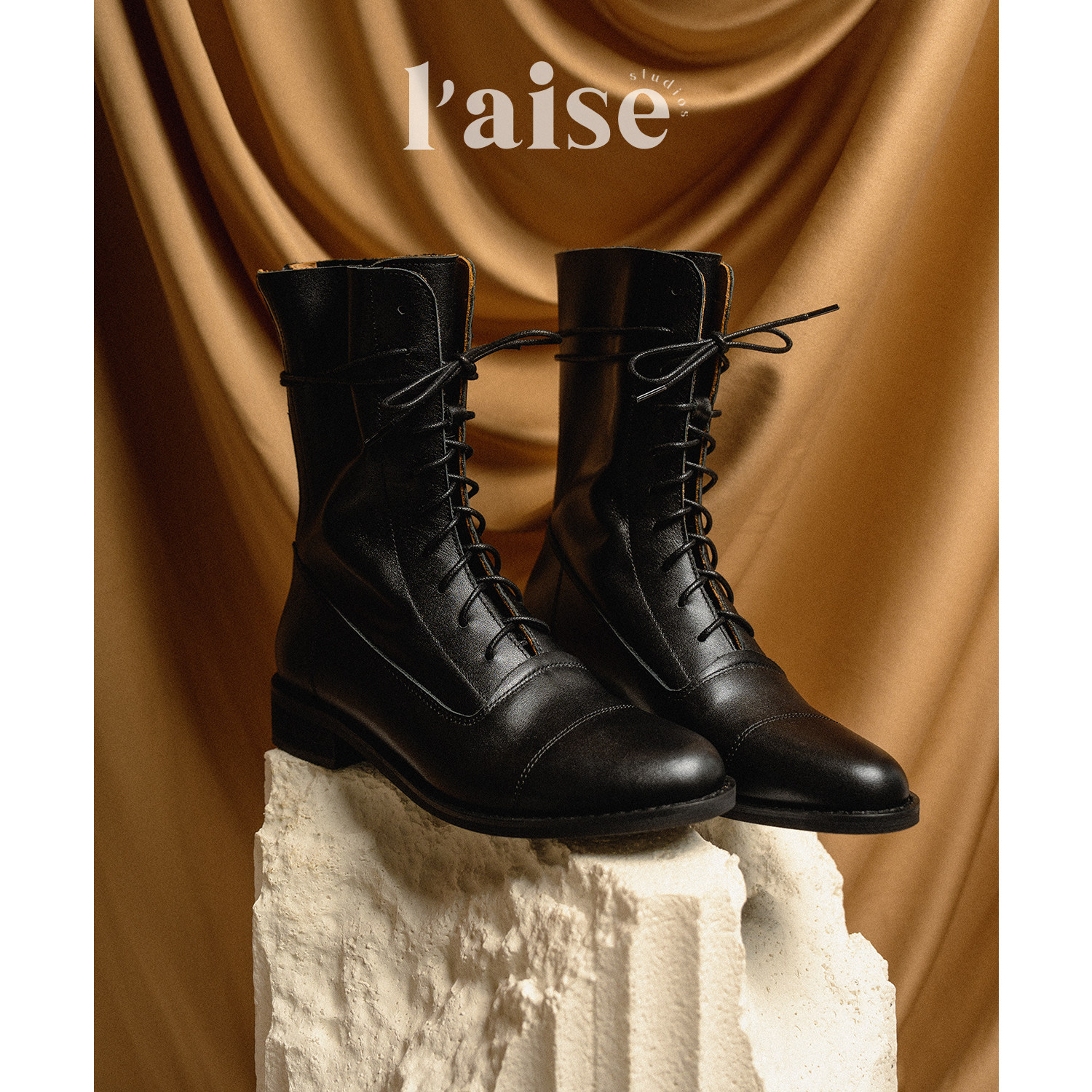 L'aise设计款真皮中筒马丁靴女
