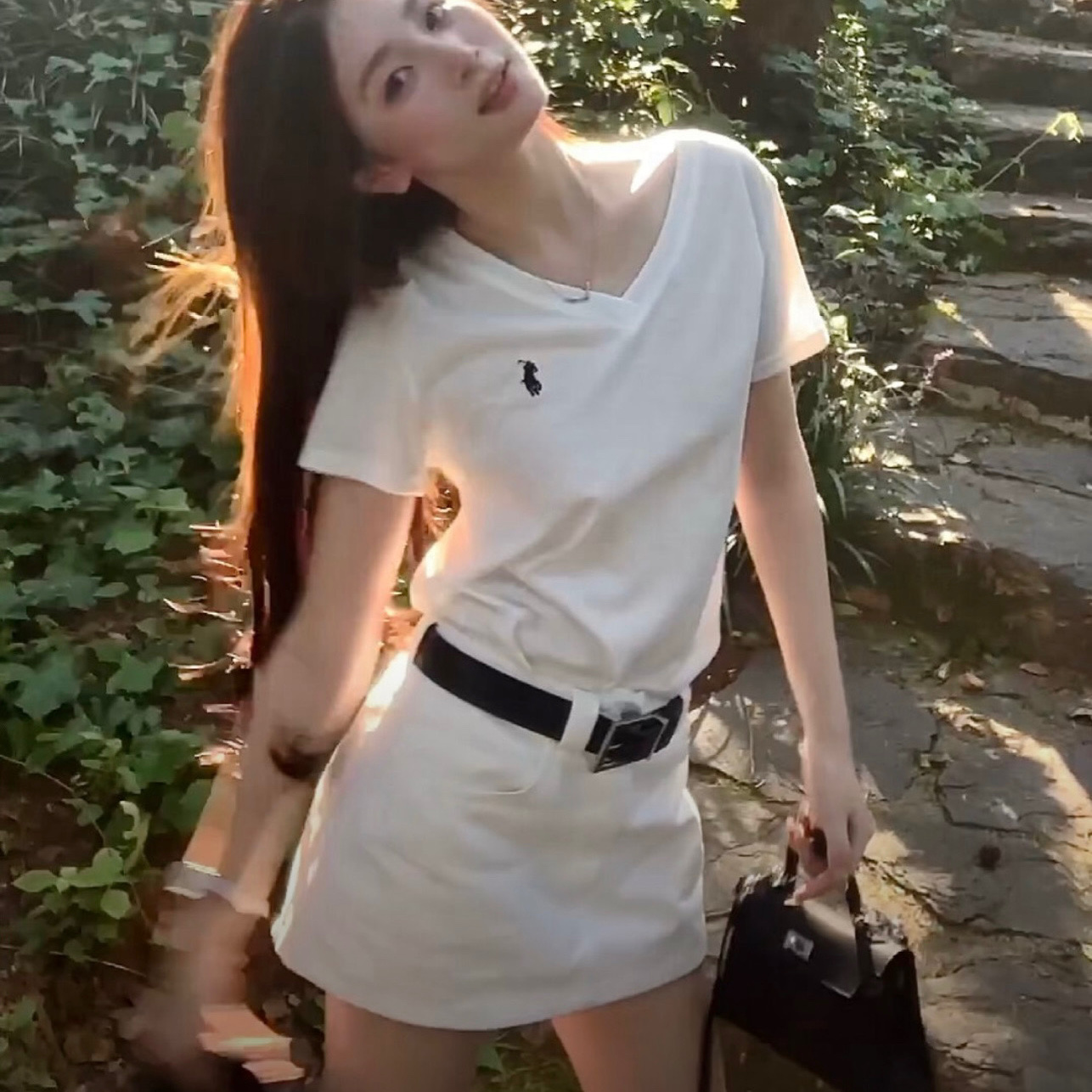 白色v领小马刺绣短袖t恤女夏季