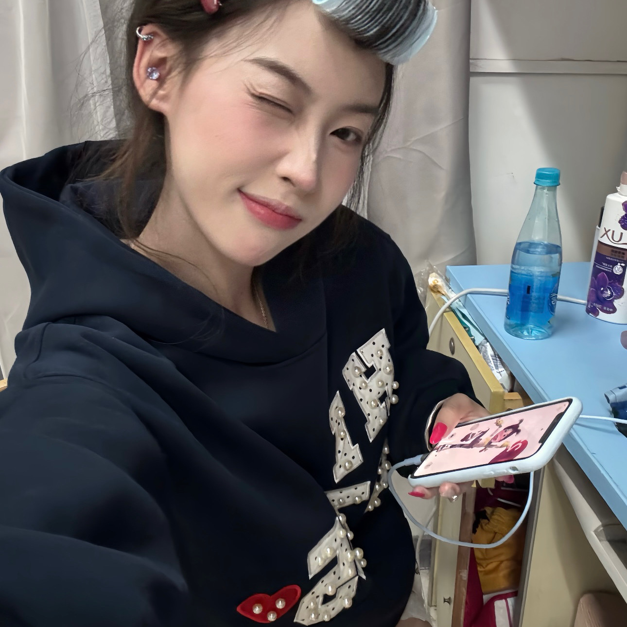 美式复古刺绣字母钉珠连帽卫衣