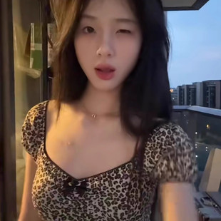 修身 美式 爆款 纯欲豹纹方领短袖 显瘦气质百搭上衣 t恤女2025年夏季