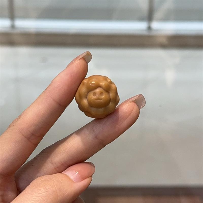 狮子头手把件盘完包浆磨盘