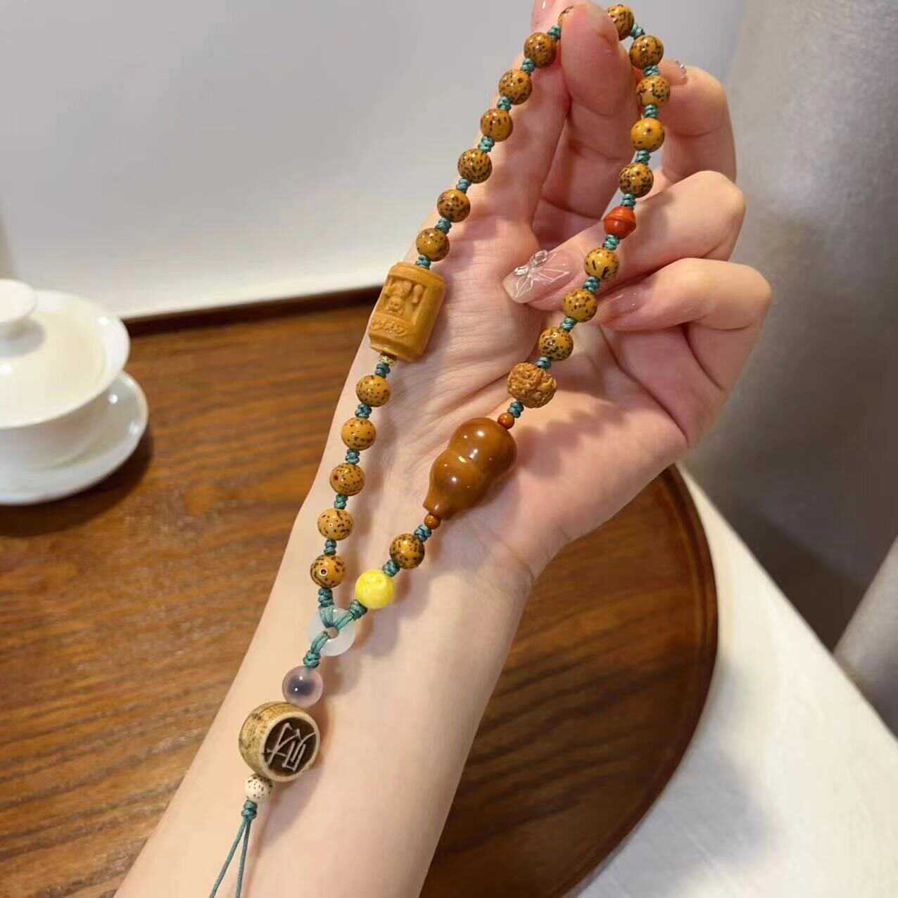 黄金籽星月手机挂 搭配橄榄核葫芦，坨骨发财等 文玩手串配饰品