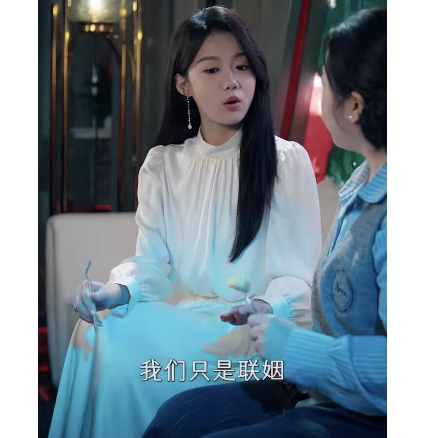 短剧非正常试婚梁雯晶宋瓷星同款法式高级感白色立领缎面长袖衬衫